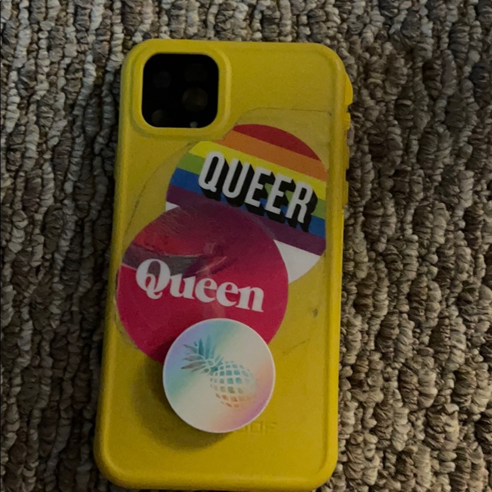 iPhone 11 Pro Max lifeproof case